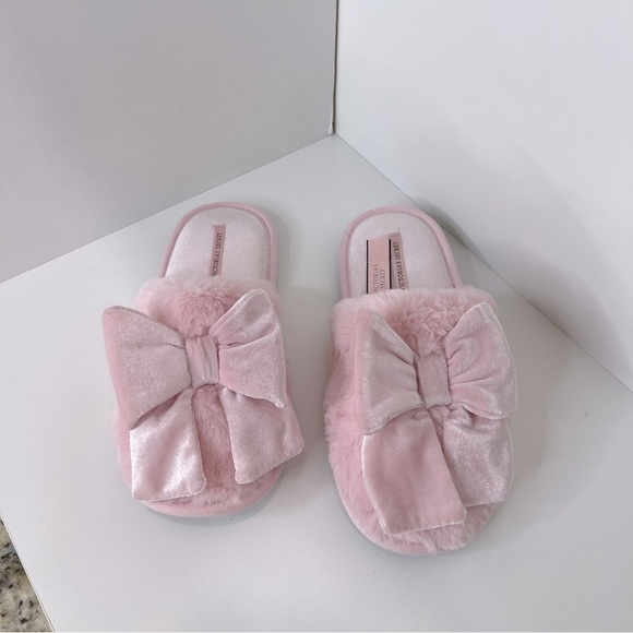 Victoria's Secret Velvet Bow Slipper - Picture 4 of 8